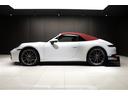 ９１１ ９１１カレラ　カブリオレ　２０２０年式　スポーツエグゾースト　スポーツクロノパッケージ　赤革シート　赤ホロ　電動格納スポイラー　電動サイドミラー　シートクーラー　クルーズドコントロール　タッチスクリーン　２０／２１インチＡＷ（6枚目）