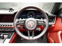９１１カレラ　カブリオレ　２０２０年式　スポーツエグゾースト　スポーツクロノパッケージ　赤革シート　赤ホロ　電動格納スポイラー　電動サイドミラー　シートクーラー　クルーズドコントロール　タッチスクリーン　２０／２１インチＡＷ（13枚目）