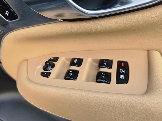 XC90 B6 AWD インスクリプション 4WD ワンオーナー 禁煙車 ルーフレール ETC サンルーフ キーレス ナビ フルセグ パワーテールゲート 360度ビューカメラ パークアシスト・パイロット 本革シート 助手席シートメモリー機構(16枚目)