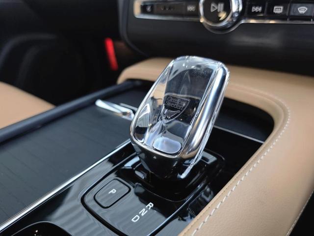 XC90 B6 AWD インスクリプション 4WD ワンオーナー 禁煙車 ルーフレール ETC サンルーフ キーレス ナビ フルセグ パワーテールゲート 360度ビューカメラ パークアシスト・パイロット 本革シート 助手席シートメモリー機構(17枚目)