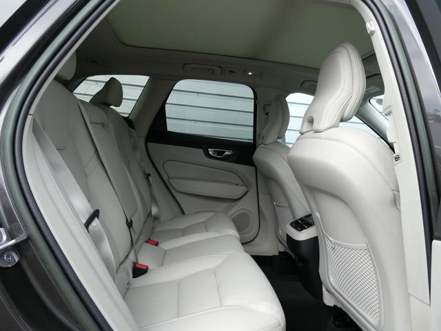 XC60 アルティメット B5 AWD 4WD ルーフレール ETC サンルーフ キーレス バックカメラ シートヒーター&エアコン パワーテールゲート ヘッドアップ・ディスプレイ 360度ビューカメラ 本革シート 助手席シートメモリー機構(17枚目)