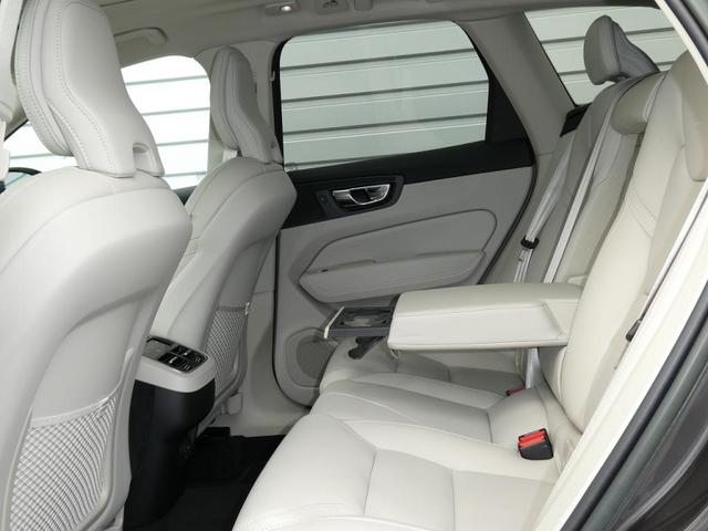 XC60 アルティメット B5 AWD 4WD ルーフレール ETC サンルーフ キーレス バックカメラ シートヒーター&エアコン パワーテールゲート ヘッドアップ・ディスプレイ 360度ビューカメラ 本革シート 助手席シートメモリー機構(19枚目)
