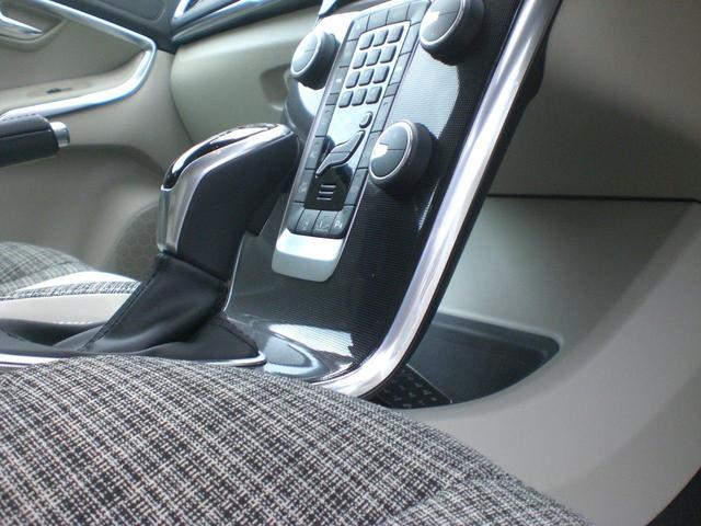 D4 モメンタム VOLVO SELEKT 認定中古車(13枚目)
