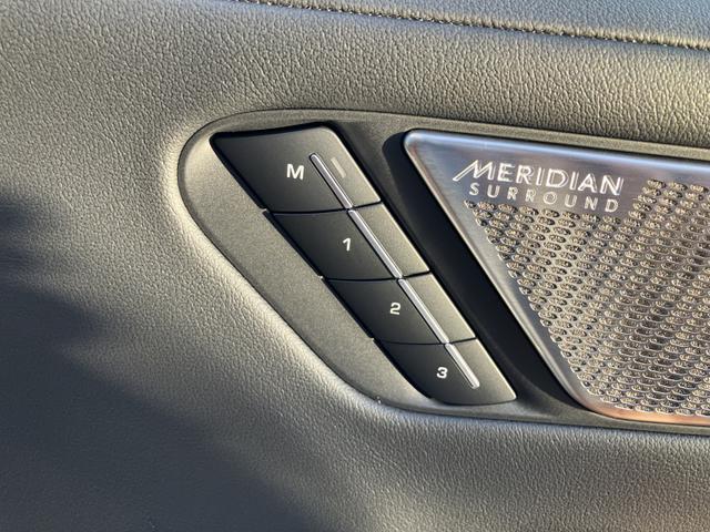 Ｉペイス ＨＳＥ　４ＷＤ　１オーナーガラスルーフ　エアサスペンション　禁煙車　ヒーター＆クーラーシート　リアシートヒーター　２０インチアルミ　ＭＥＲＩＤＩＡＮサラウンド　　パワーテールゲート　Ｔｏｕｃｈ　Ｐｒｏ　Ｄｕｏ（12枚目）
