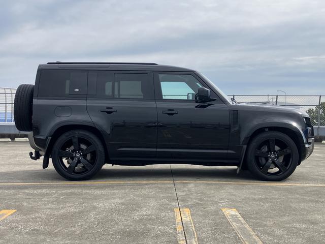 ディフェンダー １１０Ｘ－ダイナミックＨＳＥ　Ｄ３００　ディーゼルターボ　４ＷＤ　１オーナー　エアサスペンションパック　フロントヒータークーラーシート　２２インチスタイル５０９８ホイール　サンルーフ　液晶メーター　１１．４インチナビゲーション（7枚目）
