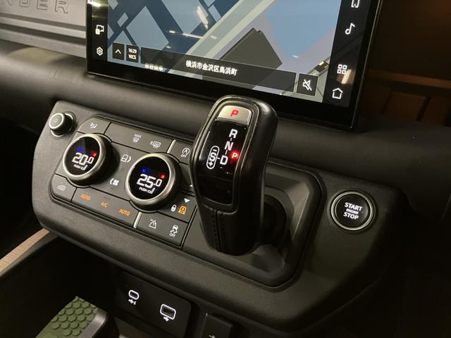 ディフェンダー １１０Ｘ－ダイナミックＨＳＥ　Ｄ３００　ディーゼルターボ　４ＷＤ　１オーナー　エアサスペンションパック　フロントヒータークーラーシート　２２インチスタイル５０９８ホイール　サンルーフ　液晶メーター　１１．４インチナビゲーション（20枚目）