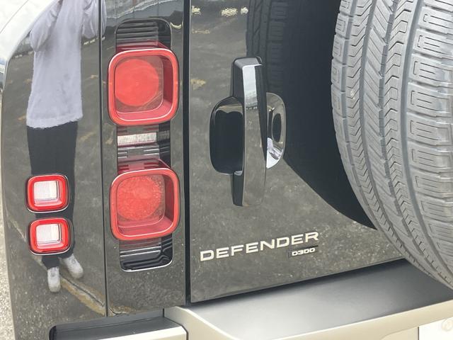 ディフェンダー １１０Ｘ－ダイナミックＨＳＥ　Ｄ３００　ディーゼルターボ　４ＷＤ　１オーナー　エアサスペンションパック　フロントヒータークーラーシート　２２インチスタイル５０９８ホイール　サンルーフ　液晶メーター　１１．４インチナビゲーション（38枚目）