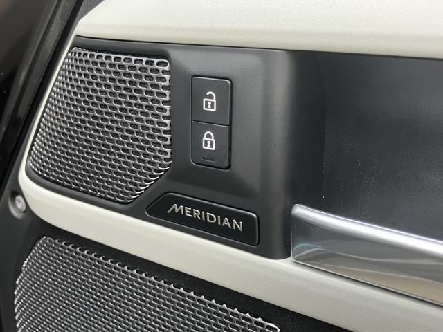 ディフェンダー 110X-ダイナミックSE D300 ディーゼルターボ 4WD 1オーナー 7人乗り エアサスペンションパック エクステンデッドブラックパック 20インチスタイル5098ホイール ファミリーパック MERIDIANサウンド(9枚目)