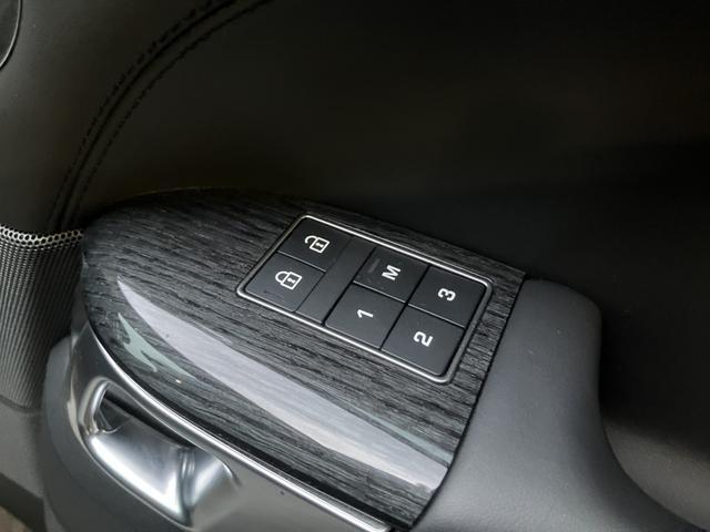 �y�V�[�g�������[�@�\�z�^�]�ȁE����ȋ��ɂR�ݒ肪�ł���V�[�g�������[�𑕔��B���Ƒ��╡���l�^�]����ꍇ�͑�Ϗd�󂳂�鑕���ɂȂ�܂��B�����^�b�`�ł��D���ȃV�[�g�|�W�V�����Ɏ����ŕύX����܂��B