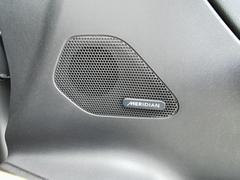 英国の老舗オーディオブランド「ＭＥＲＩＤＩＡＮ」のサウンドシステムを搭載。低音から高音までをクリアに再現し車内に臨場感溢れる音響空間を提供。 3