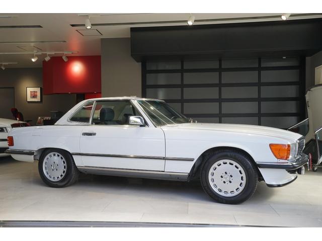 ５６０ＳＬ　ディ－ラ－車　ブラック／チェックコンビシ－ト　１５インチアルミホイ－ルウッドパネルヒビ割無　純正ヘッドライト　グリル　マフラ－新品交換　整備記録簿　取説記録簿(2枚目)