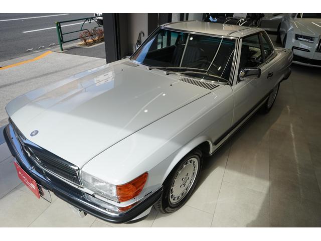 ５６０ＳＬ　ディ－ラ－車　ブラック／チェックコンビシ－ト　１５インチアルミホイ－ルウッドパネルヒビ割無　純正ヘッドライト　グリル　マフラ－新品交換　整備記録簿　取説記録簿(4枚目)