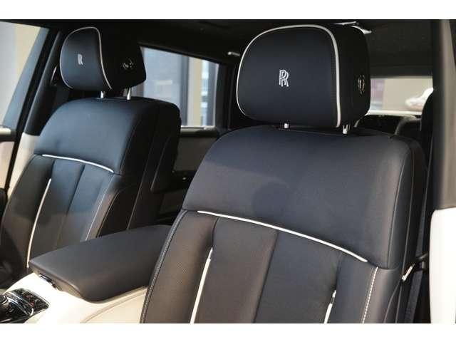 ファントム ＥＷＢ　Ｄ車　スタ－ライトヘッドライナ－　２２インチＡＷ　ピクニックテ－ブル／リアモニタ－　ロングコ－チライン　ビスポ－クインテリアスタ－ライトヘッドライナ－　リアカ－テン（44枚目）