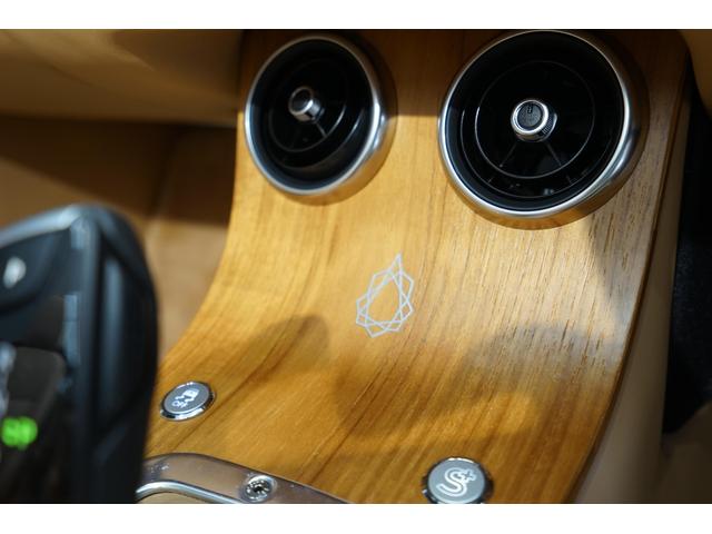 モーガンその他 プラスシックス ピナクル 世界限定30台 ワンオ-ナ- ディ-ラ-車 フォ-ンソフトグレインレザ- キャメルタンシ-ト ヒ-テッドシ-ト イ-ジ-アップフードマル-ンモヘア ブラックメッシュグリルペイント フ-ドカバ- ラゲ-ジラックパック(14枚目)