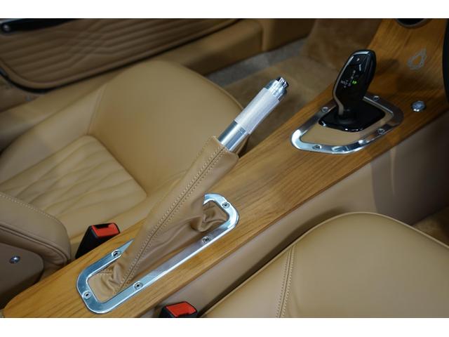 モーガンその他 プラスシックス ピナクル 世界限定30台 ワンオ-ナ- ディ-ラ-車 フォ-ンソフトグレインレザ- キャメルタンシ-ト ヒ-テッドシ-ト イ-ジ-アップフードマル-ンモヘア ブラックメッシュグリルペイント フ-ドカバ- ラゲ-ジラックパック(16枚目)