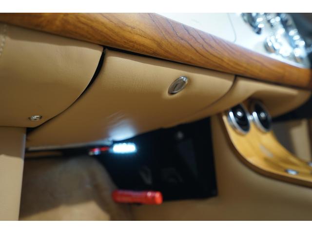 モーガンその他 プラスシックス ピナクル 世界限定30台 ワンオ-ナ- ディ-ラ-車 フォ-ンソフトグレインレザ- キャメルタンシ-ト ヒ-テッドシ-ト イ-ジ-アップフードマル-ンモヘア ブラックメッシュグリルペイント フ-ドカバ- ラゲ-ジラックパック(24枚目)