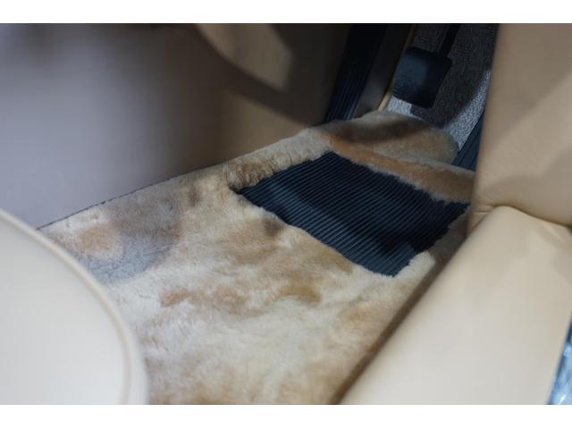 モーガンその他 プラスシックス ピナクル 世界限定30台 ワンオ-ナ- ディ-ラ-車 フォ-ンソフトグレインレザ- キャメルタンシ-ト ヒ-テッドシ-ト イ-ジ-アップフードマル-ンモヘア ブラックメッシュグリルペイント フ-ドカバ- ラゲ-ジラックパック(26枚目)