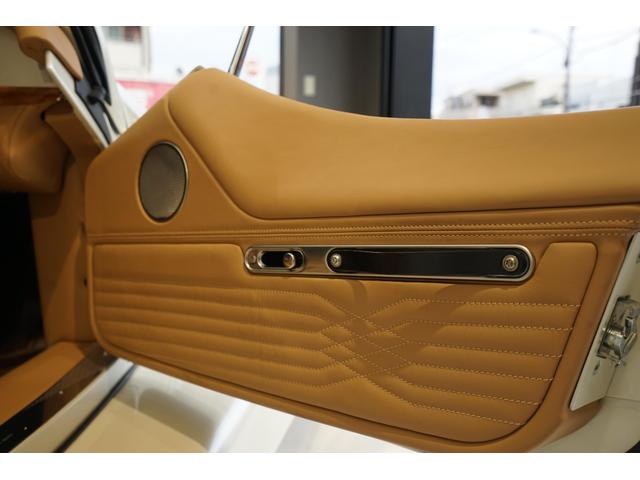 モーガンその他 プラスシックス ピナクル 世界限定30台 ワンオ-ナ- ディ-ラ-車 フォ-ンソフトグレインレザ- キャメルタンシ-ト ヒ-テッドシ-ト イ-ジ-アップフードマル-ンモヘア ブラックメッシュグリルペイント フ-ドカバ- ラゲ-ジラックパック(29枚目)