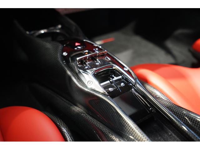 ＳＦ９０ストラダーレ アセットフィオラノ　　Ｆ１　ＤＣＴ　Ｅ４ＷＤ　Ｄ車　カ－ボンホイ－ル　フルカ－ボン　カ－ボンフロントスポイラ－／サイドエアインテ－ク／リアディフュ－ザ－／サイドシル／ドライバ－ゾ－ン／インストメンツカバ－／ドアパネル／センタ－トンネル／レ－シングシ－ト（19枚目）