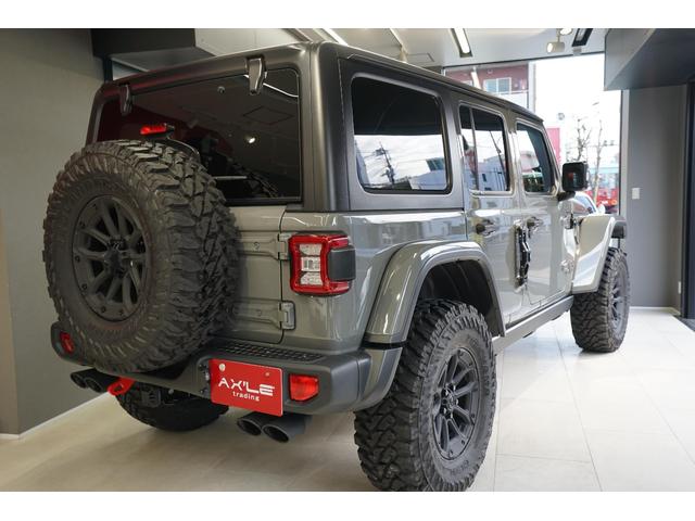 ジープ・ラングラーアンリミテッド ルビコン 4WD D車 JEPPESENコンプリ 電動サイドステップ フロントバンパー/リヤバンパー タクティカルエキゾーストマフラー(3枚目)