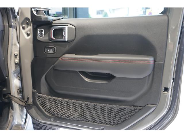 ジープ・ラングラーアンリミテッド ルビコン 4WD D車 JEPPESENコンプリ 電動サイドステップ フロントバンパー/リヤバンパー タクティカルエキゾーストマフラー(7枚目)