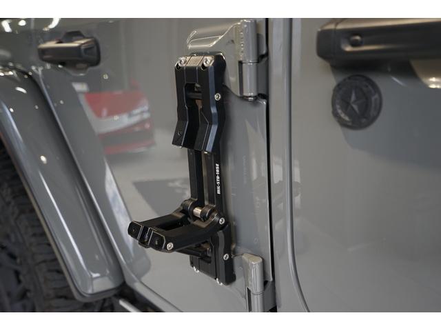 ジープ・ラングラーアンリミテッド ルビコン 4WD D車 JEPPESENコンプリ 電動サイドステップ フロントバンパー/リヤバンパー タクティカルエキゾーストマフラー(29枚目)