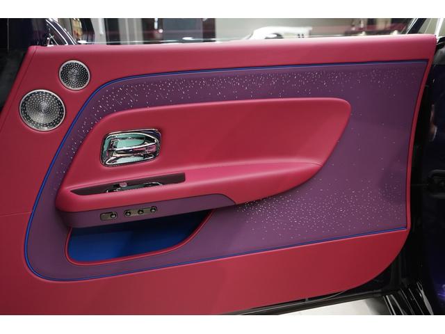 スペクター ベースグレード　左Ｈ　Ｄ車　１オナ　ビスポークインテリア　ＯＰ１１００　スタ－ライトドア／ル－フ　イルミネ－テッドフェイシア　ビスポ－クオ－ディオ　エクステンデットパイピング　カラ－ステッチ　ビスポ－ククロック　前後（31枚目）