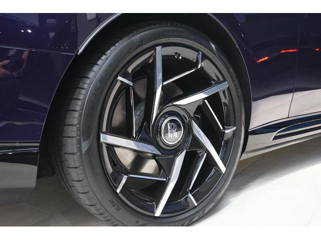 スペクター ベースグレード　左Ｈ　Ｄ車　１オナ　ビスポークインテリア　ＯＰ１１００　スタ－ライトドア／ル－フ　イルミネ－テッドフェイシア　ビスポ－クオ－ディオ　エクステンデットパイピング　カラ－ステッチ　ビスポ－ククロック　前後（41枚目）