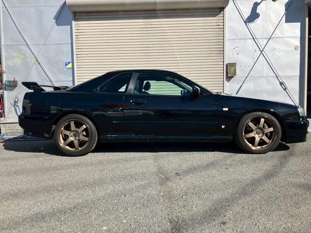 スカイライン ２５ＧＴターボ　純正５速　インジェクタ新品交換済　ＲＡＹＳ　ＴＥ３７　１８ｉｎＡＷ　社外フロアマット　ＫＹＢ　ＮｅｗＳＲショック　ショックタワー補修済　ＨＫＳターボタイマー　ＮＩＳＭＯマフラー　純正リアスポイラー（3枚目）