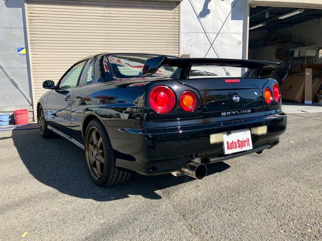 スカイライン ２５ＧＴターボ　純正５速　インジェクタ新品交換済　ＲＡＹＳ　ＴＥ３７　１８ｉｎＡＷ　社外フロアマット　ＫＹＢ　ＮｅｗＳＲショック　ショックタワー補修済　ＨＫＳターボタイマー　ＮＩＳＭＯマフラー　純正リアスポイラー（5枚目）