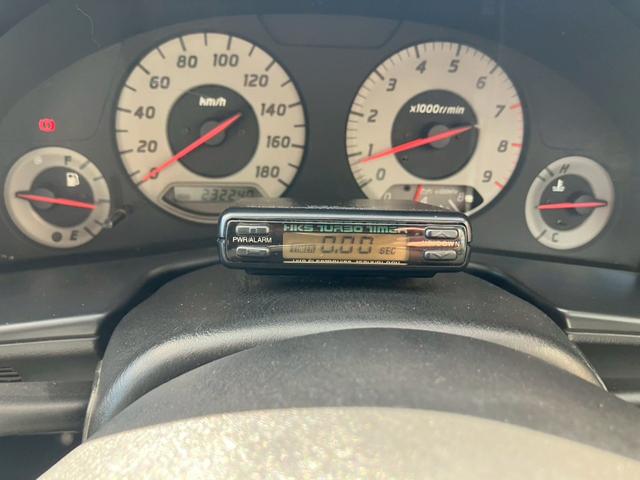 スカイライン ２５ＧＴターボ　純正５速　インジェクタ新品交換済　ＲＡＹＳ　ＴＥ３７　１８ｉｎＡＷ　社外フロアマット　ＫＹＢ　ＮｅｗＳＲショック　ショックタワー補修済　ＨＫＳターボタイマー　ＮＩＳＭＯマフラー　純正リアスポイラー（11枚目）