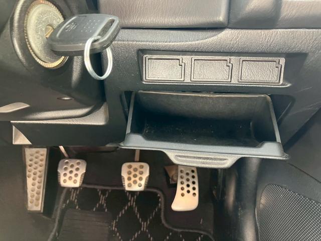 スカイライン ２５ＧＴターボ　純正５速　インジェクタ新品交換済　ＲＡＹＳ　ＴＥ３７　１８ｉｎＡＷ　社外フロアマット　ＫＹＢ　ＮｅｗＳＲショック　ショックタワー補修済　ＨＫＳターボタイマー　ＮＩＳＭＯマフラー　純正リアスポイラー（14枚目）