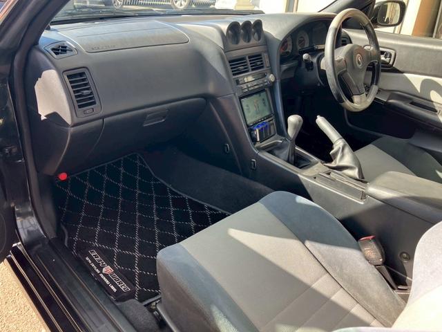スカイライン ２５ＧＴターボ　純正５速　インジェクタ新品交換済　ＲＡＹＳ　ＴＥ３７　１８ｉｎＡＷ　社外フロアマット　ＫＹＢ　ＮｅｗＳＲショック　ショックタワー補修済　ＨＫＳターボタイマー　ＮＩＳＭＯマフラー　純正リアスポイラー（26枚目）