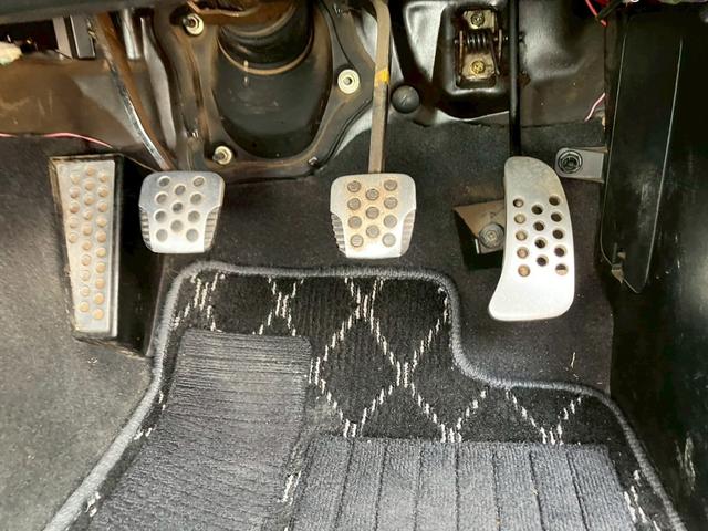 スカイライン ２５ＧＴターボ　純正５速　インジェクタ新品交換済　ＲＡＹＳ　ＴＥ３７　１８ｉｎＡＷ　社外フロアマット　ＫＹＢ　ＮｅｗＳＲショック　ショックタワー補修済　ＨＫＳターボタイマー　ＮＩＳＭＯマフラー　純正リアスポイラー（29枚目）