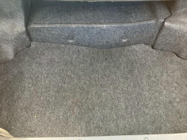 スカイライン ２５ＧＴターボ　純正５速　インジェクタ新品交換済　ＲＡＹＳ　ＴＥ３７　１８ｉｎＡＷ　社外フロアマット　ＫＹＢ　ＮｅｗＳＲショック　ショックタワー補修済　ＨＫＳターボタイマー　ＮＩＳＭＯマフラー　純正リアスポイラー（31枚目）