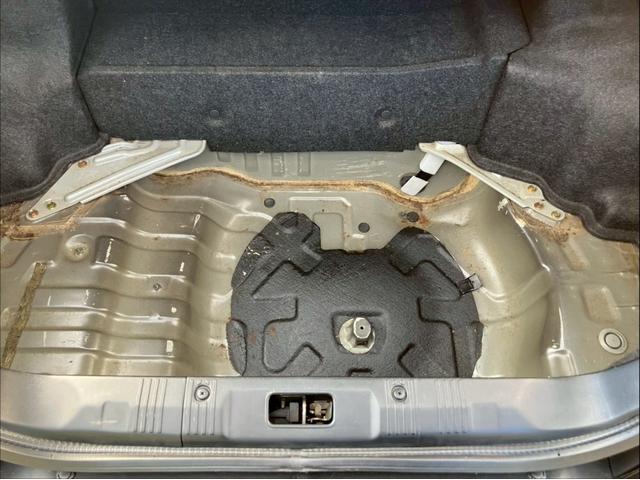 スカイライン ２５ＧＴターボ　純正５速　インジェクタ新品交換済　ＲＡＹＳ　ＴＥ３７　１８ｉｎＡＷ　社外フロアマット　ＫＹＢ　ＮｅｗＳＲショック　ショックタワー補修済　ＨＫＳターボタイマー　ＮＩＳＭＯマフラー　純正リアスポイラー（32枚目）