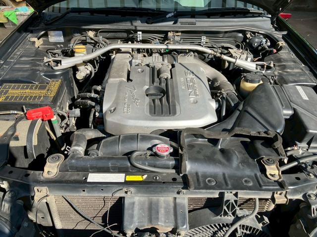スカイライン ２５ＧＴターボ　純正５速　インジェクタ新品交換済　ＲＡＹＳ　ＴＥ３７　１８ｉｎＡＷ　社外フロアマット　ＫＹＢ　ＮｅｗＳＲショック　ショックタワー補修済　ＨＫＳターボタイマー　ＮＩＳＭＯマフラー　純正リアスポイラー（35枚目）