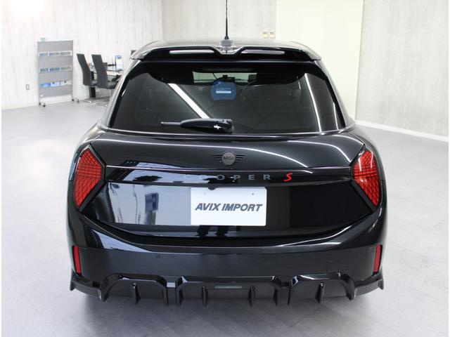 MINI クーパーS ジョン・クーパー・ワークス・トリム JCWトリム Mパッケ-ジ 禁煙1オ-ナ- 黒半革 ナビ 全方位カメラ Dアシスト コンフォートアクセス ACC HUD ハーマンカードン マッサージ JCW17インチAW 新車保証継承(4枚目)