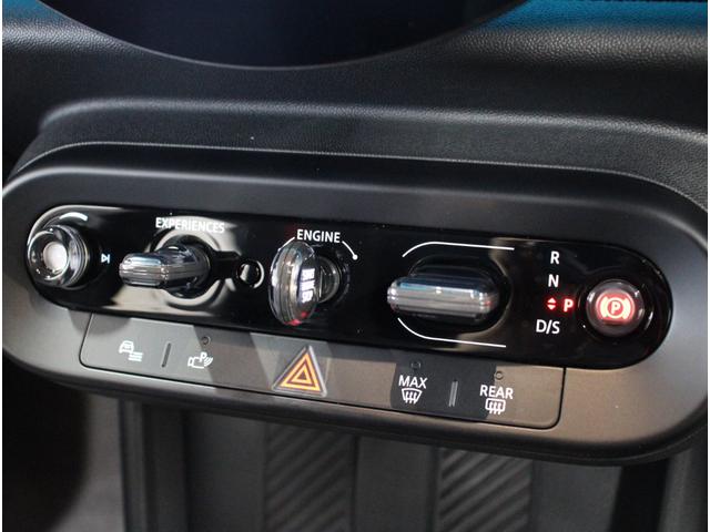 MINI クーパーS ジョン・クーパー・ワークス・トリム JCWトリム Mパッケ-ジ 禁煙1オ-ナ- 黒半革 ナビ 全方位カメラ Dアシスト コンフォートアクセス ACC HUD ハーマンカードン マッサージ JCW17インチAW 新車保証継承(10枚目)