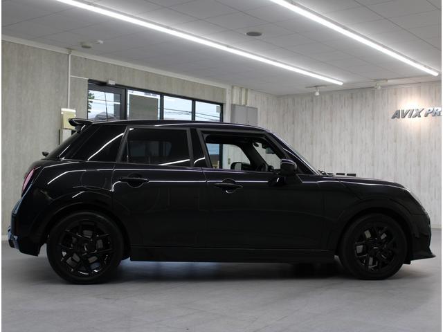 MINI クーパーS ジョン・クーパー・ワークス・トリム JCWトリム Mパッケ-ジ 禁煙1オ-ナ- 黒半革 ナビ 全方位カメラ Dアシスト コンフォートアクセス ACC HUD ハーマンカードン マッサージ JCW17インチAW 新車保証継承(32枚目)