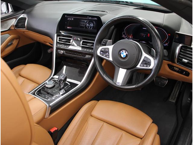 8シリーズ M850i xDriveカブリオレ 黒幌 茶革 シートヒータ- ベンチレーション Bowers&Wilkins Dアシストプロ ACC HUD PDC ナビ TV 360°カメラ BMWレーザーライト 純正20インチAW(7枚目)