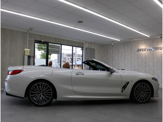 8シリーズ M850i xDriveカブリオレ 黒幌 茶革 シートヒータ- ベンチレーション Bowers&Wilkins Dアシストプロ ACC HUD PDC ナビ TV 360°カメラ BMWレーザーライト 純正20インチAW(32枚目)