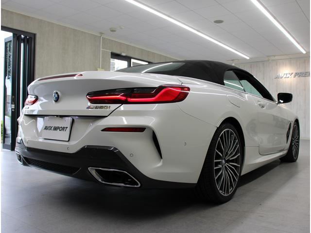 8シリーズ M850i xDriveカブリオレ 黒幌 茶革 シートヒータ- ベンチレーション Bowers&Wilkins Dアシストプロ ACC HUD PDC ナビ TV 360°カメラ BMWレーザーライト 純正20インチAW(43枚目)