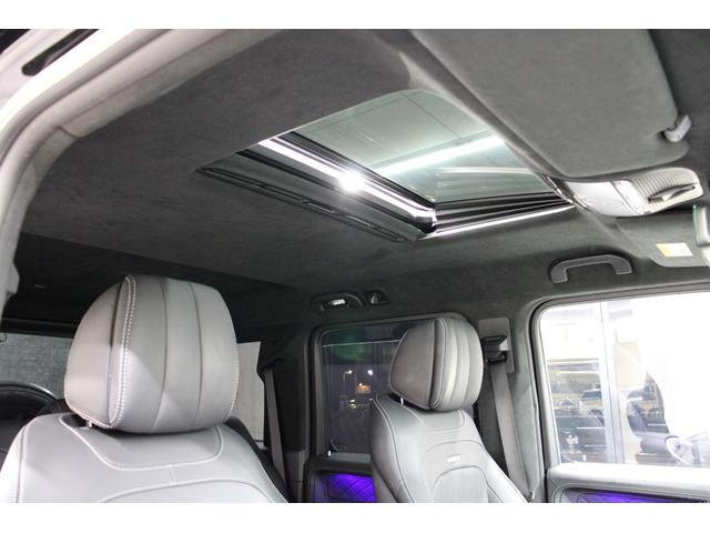 開放感のあるガラススライディングルーフ！