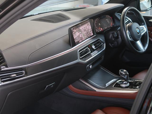 Ｘ７ ｘＤｒｉｖｅ　３５ｄ　Ｍスポーツ　ＷＡＬＤフルエアロ　パノラマサンルーフ　２２インチＡＷ　６人乗り　５ゾーンＡＣ　エグゼクティブドライブプロ　レーザーライト　クリスタルノブ　ブラウンメリノレザー　アルカンタラルーフ　クリーンディーゼル（51枚目）