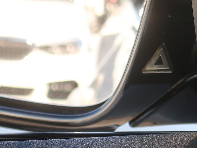 �h�A�~���[�ɂ́A�ԗ��̎΂ߌ������߂Â����ԗ������m���āA�h���C�o�[�ɒm�点�Ă����A���[���`�F���W�E�E�H�[�j���O�𑕔��B�������߂Â��ԗ��Ƃ̐ڐG���̂𖢑R�ɖh���ł���܂��B