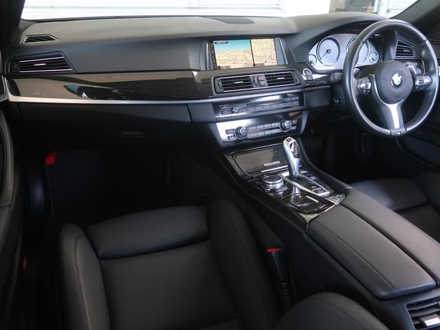 �u���b�N����Ƃ����A�����ȃA���\���W�b�g�J���[�̃C���e���A�́A�l�X�|�[�c��p�J���[�ƂȂ�܂��B�C���e���A���L���C�ȃR���f�B�V�������L�[�v���Ă��܂��B