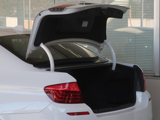 �g�����N���b�h�́A�o���p�[���ɑ����������΁A�Z���T�[�����m���ăg�����N�I�[�v�����Ă����A�X�}�[�g�I�[�v�i�[�𑕔����܂��B�g�����N���[�����L���C�ȏ�Ԃł��B