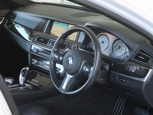 �u���b�N����Ƃ����A�����ȃA���\���W�b�g�J���[�̃C���e���A�́A�l�X�|�[�c��p�J���[�ƂȂ�܂��B�C���e���A���L���C�ȃR���f�B�V�������L�[�v���Ă��܂��B