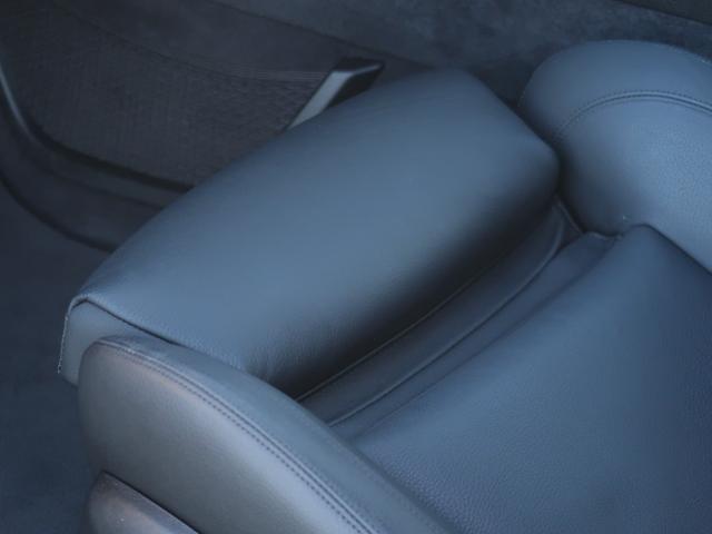 ���ߍׂ������߂��\�ȃX�|�[�c�V�[�g�B�������̗������O��ɃX���C�h����A�T�C�T�|�[�g�𑕔����Ă��܂��B